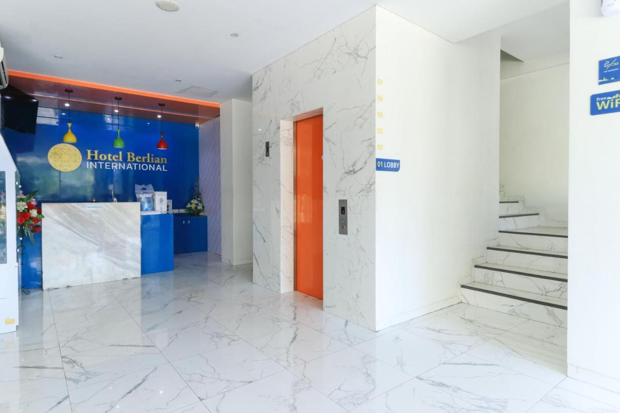 Hotel Berlian International Surabaya Exterior photo