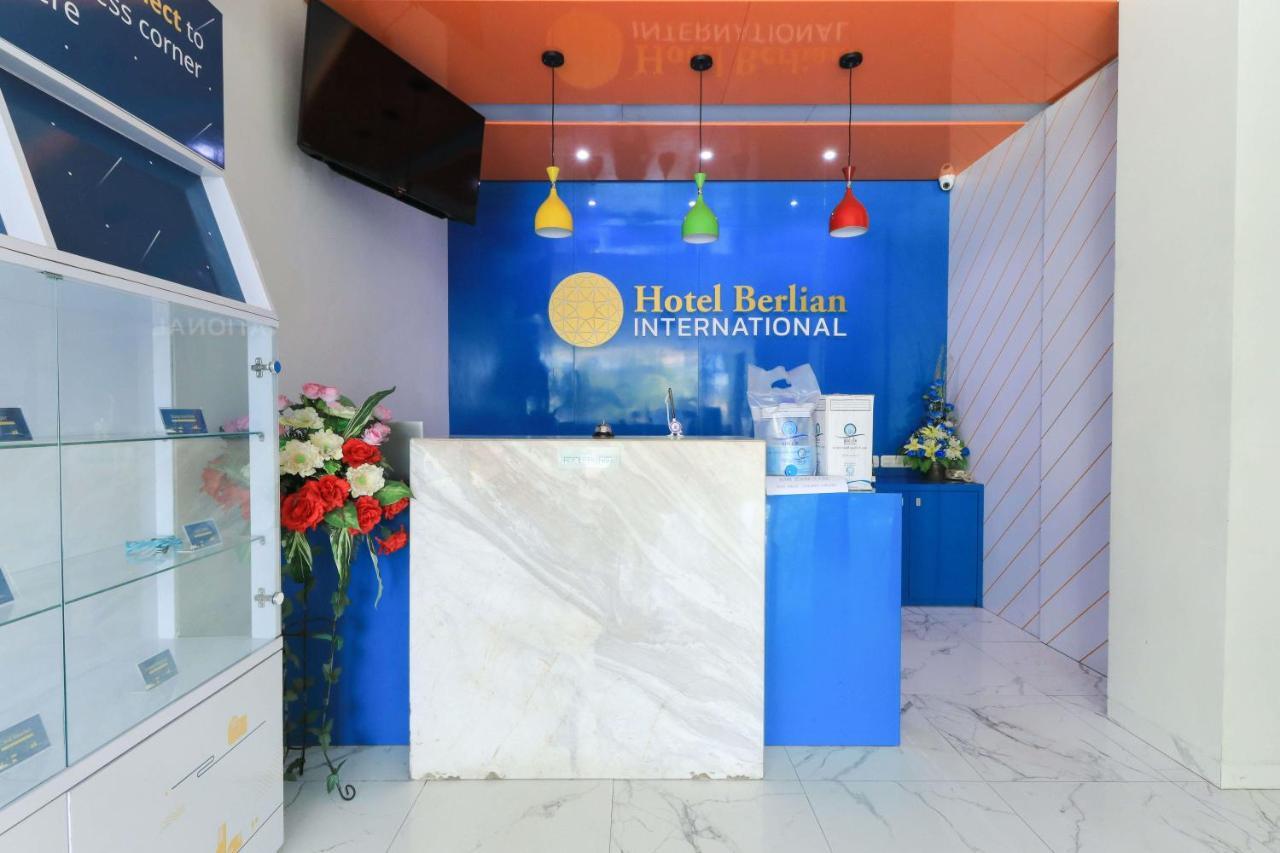Hotel Berlian International Surabaya Exterior photo